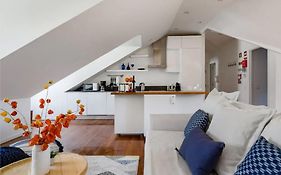 A Captivating Apartment Close To River Tagus In Lisbon